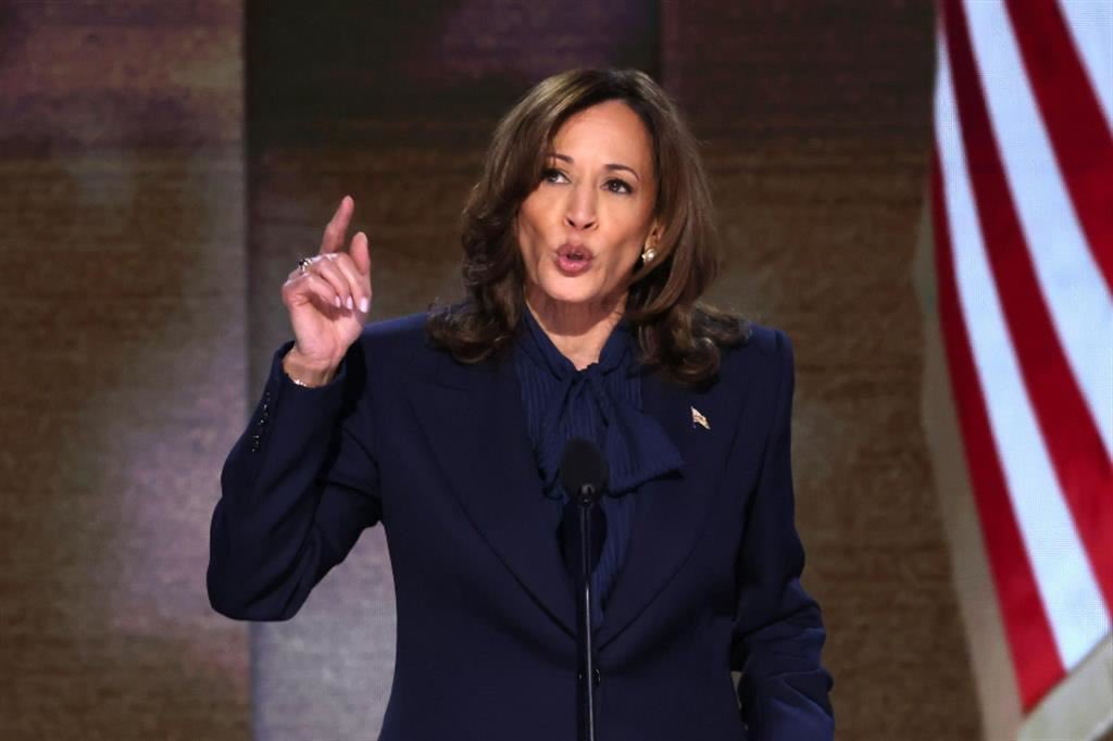 echin_opsis's tweet image. Il confronto è impietoso e Trump emerge per quel che è: un vecchio arrogante, volgare e pericoloso.

#Elections2024 #Kamala4President2024