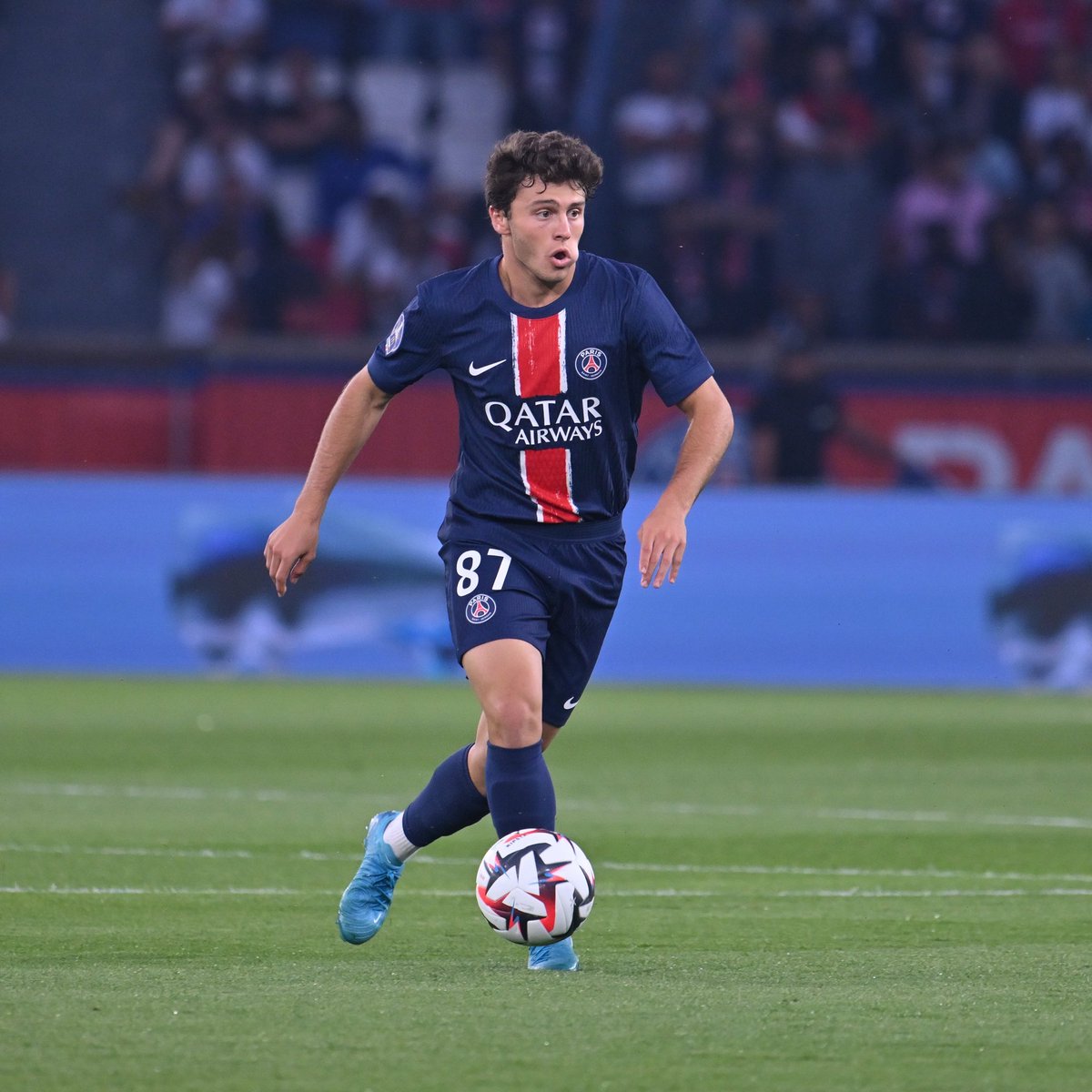 MeteGolPT's tweet photo. João Neves está on fire pelo PSG! 🔥

⏱️ 79 minutos disputados
🅰️ 4 assistências (!)

O novo maestro do meio campo de Luis Enrique 🪄 https://t.co/3EJYTidBxH