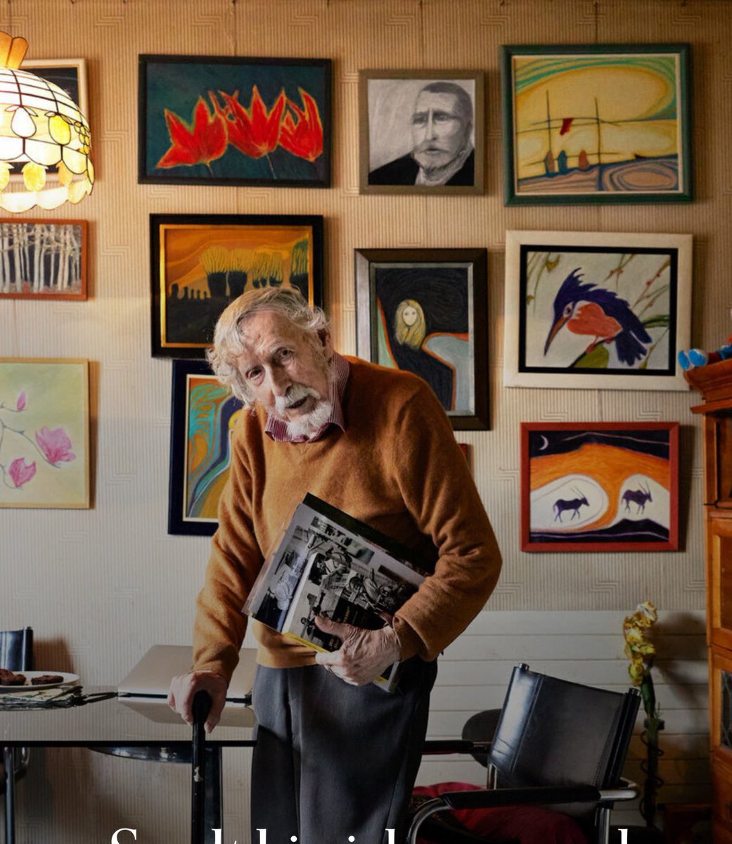 Eisvogel an der Wand in der Pariser Wohnung von Georg Stefan Troller. Das lob ich mir. 

zeit.de/2024/35/georg-…