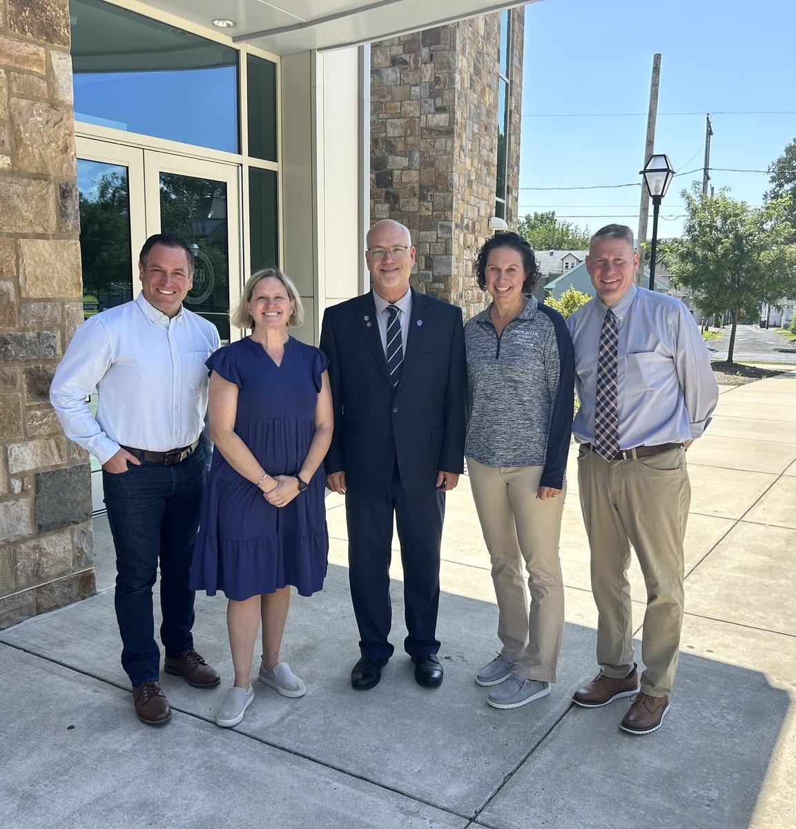 BE-Collaborative tweet media