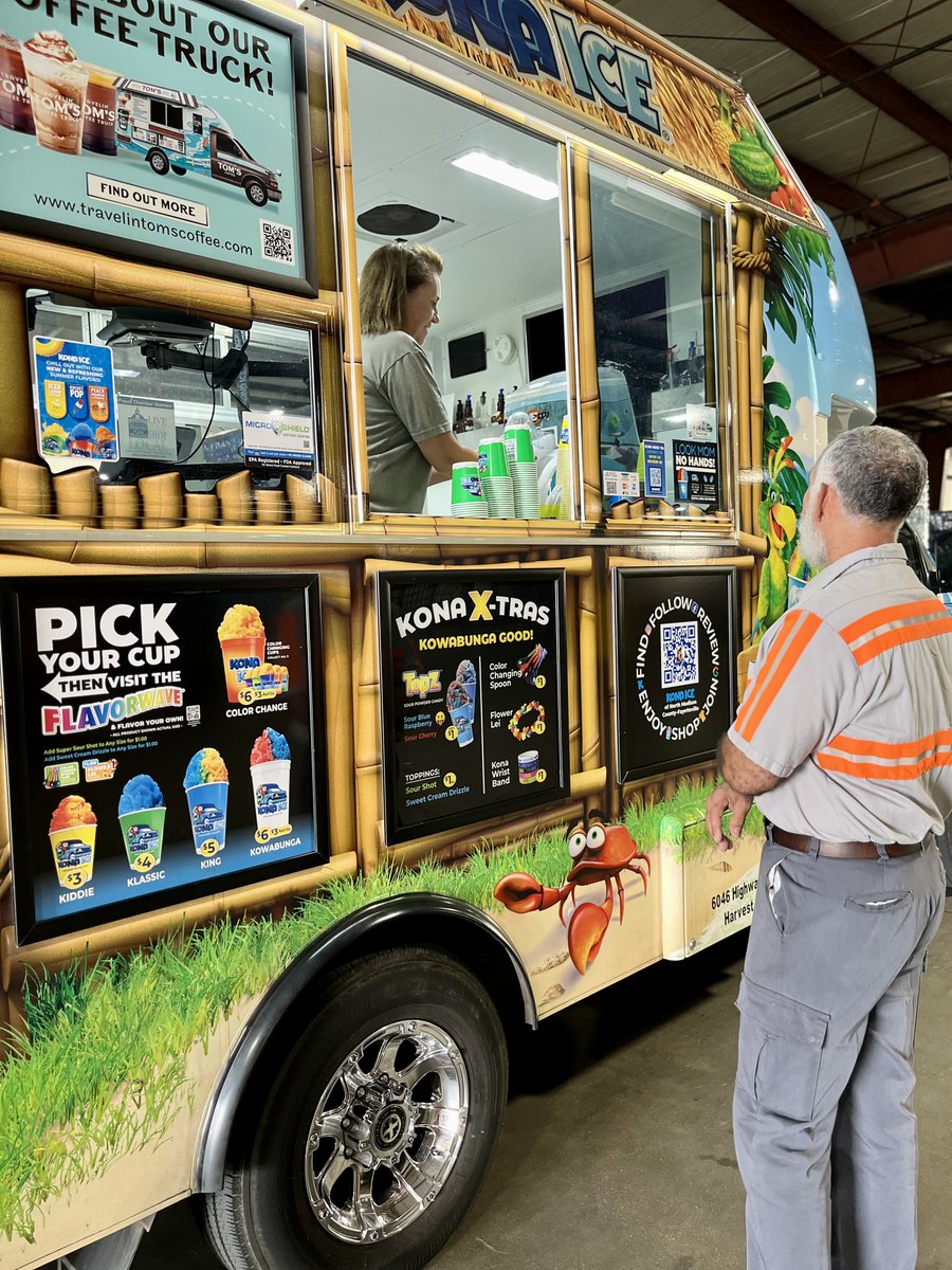 Yesterday our employees were treated to a chilly favorite.  Kona Ice came by to help everyone cool off.
#cocacola #huntsvillecocacola #hsvcocacola #reditoserve #konaice