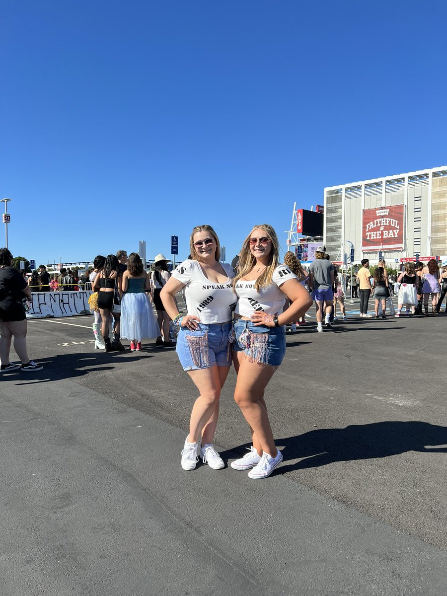 End_Game_Swift's tweet image. sisters that swiftie together stay together !! #5YearsOfLover @taylornation13 @taylorswift13 💗