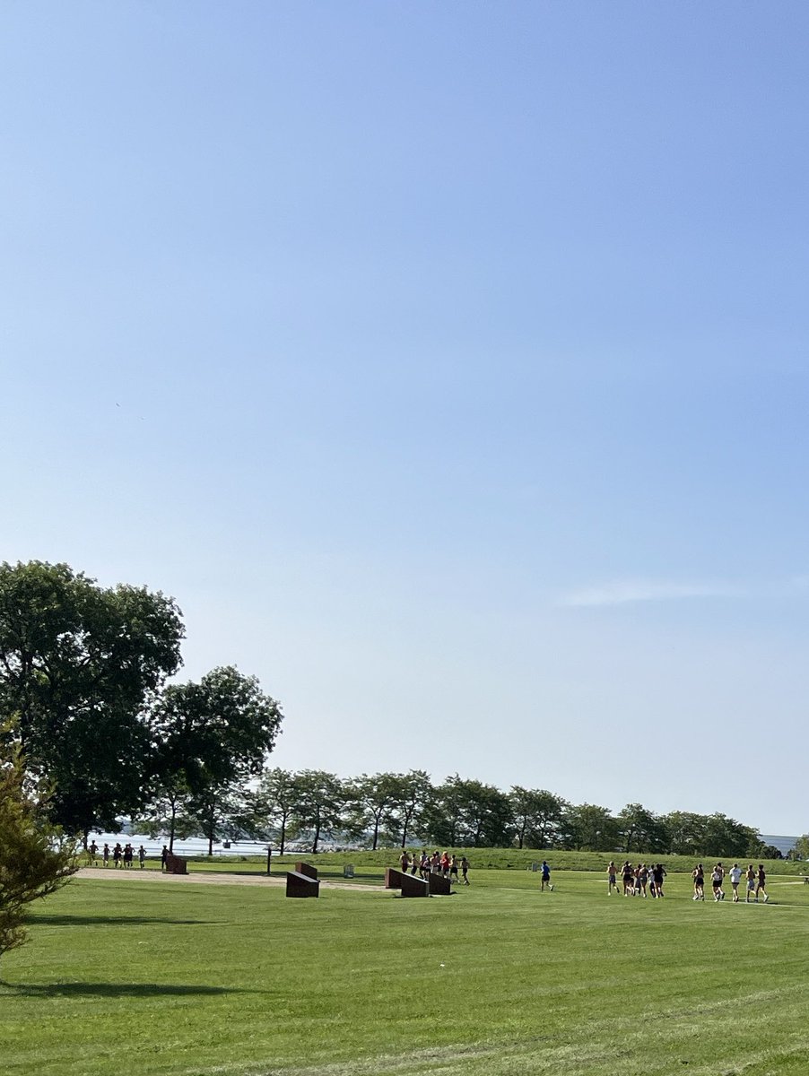 Kicked off the cross country season with a fun run on the Milwaukee lakefront! <a href="/1WarriorMHS/">1WARRIOR</a> <a href="/MHSBavlnka/">Andrew Bavlnka 🇺🇸</a> <a href="/MNSDIrvine/">Todd Irvine</a>