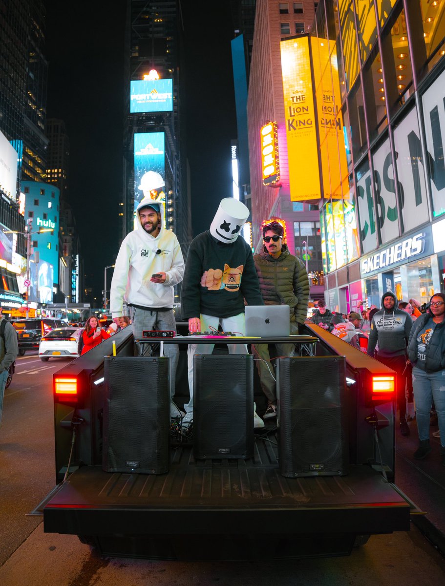 We need to get Marshmello to headline the CATALINA WHALE MIXER.

AHAHAAHA, the psyop.