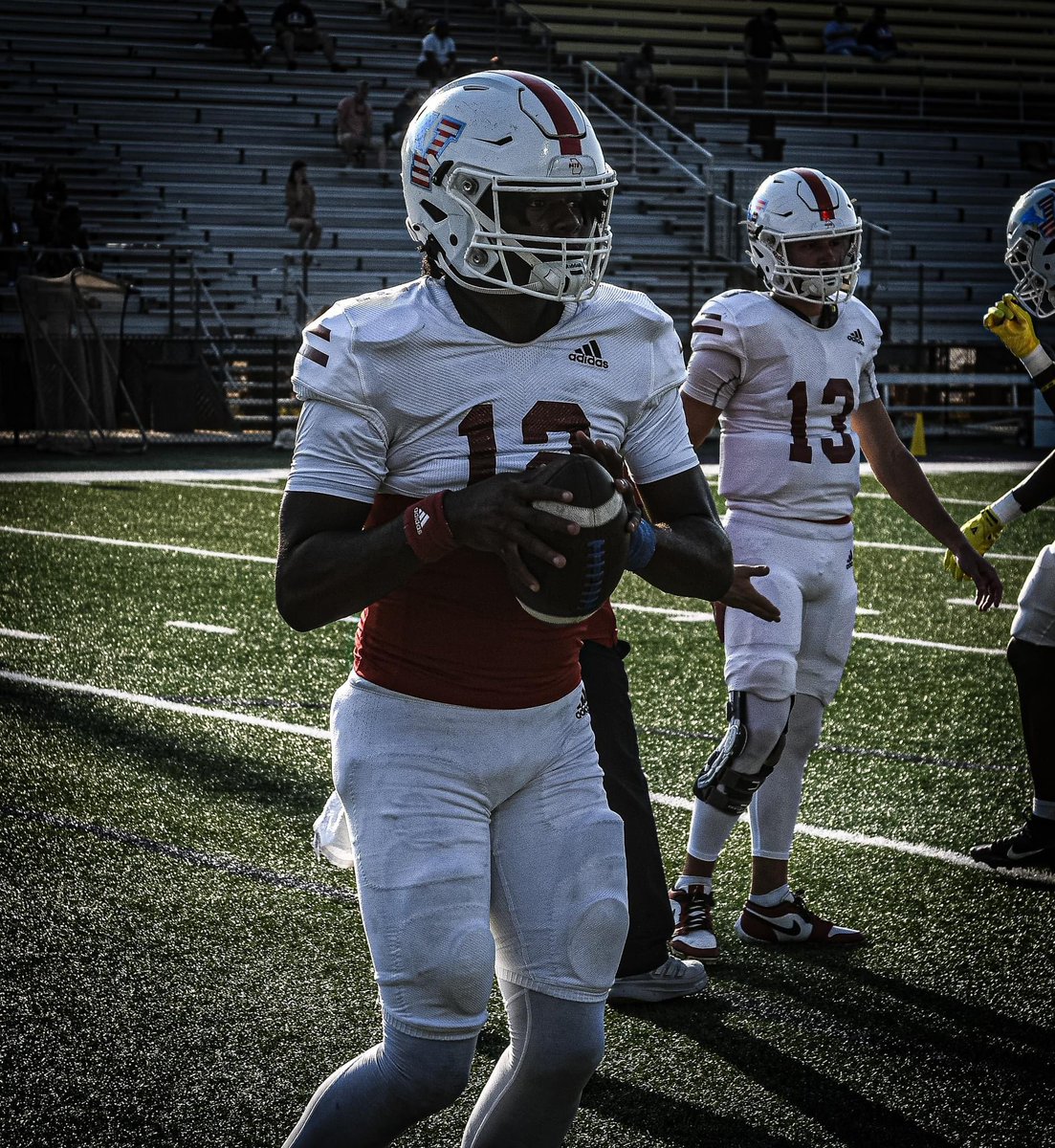 TreyByrd2029's tweet photo. first jv rushing touchdown this year and threw for 3 more @VeteransHS @Coach_Ingram @RecruitGeorgia @QBC_Atlanta https://t.co/IvGPJog8Gt