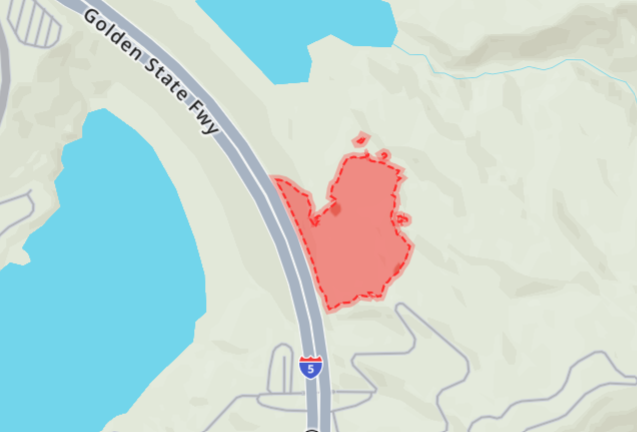 CaliFireTracker's tweet photo. #MotorFire Intel 24 has mapped the fire at 10.7 acres. A map and current camera view can be seen below. https://t.co/Yr6AeLbTqx