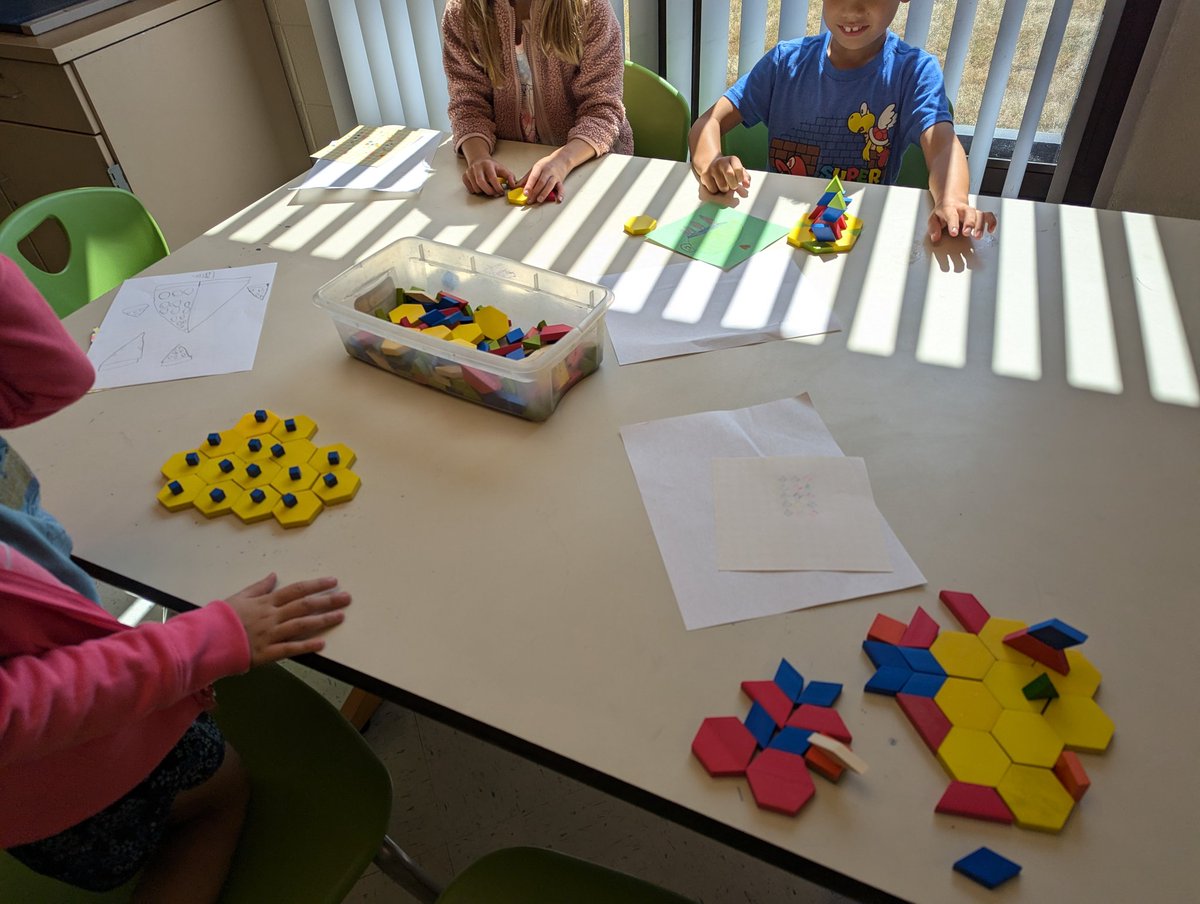 MrsBBArt's tweet photo. Fun with Shape stations in 1st grade today! #steAm #BulldogBest https://t.co/rgCV6LmqGk