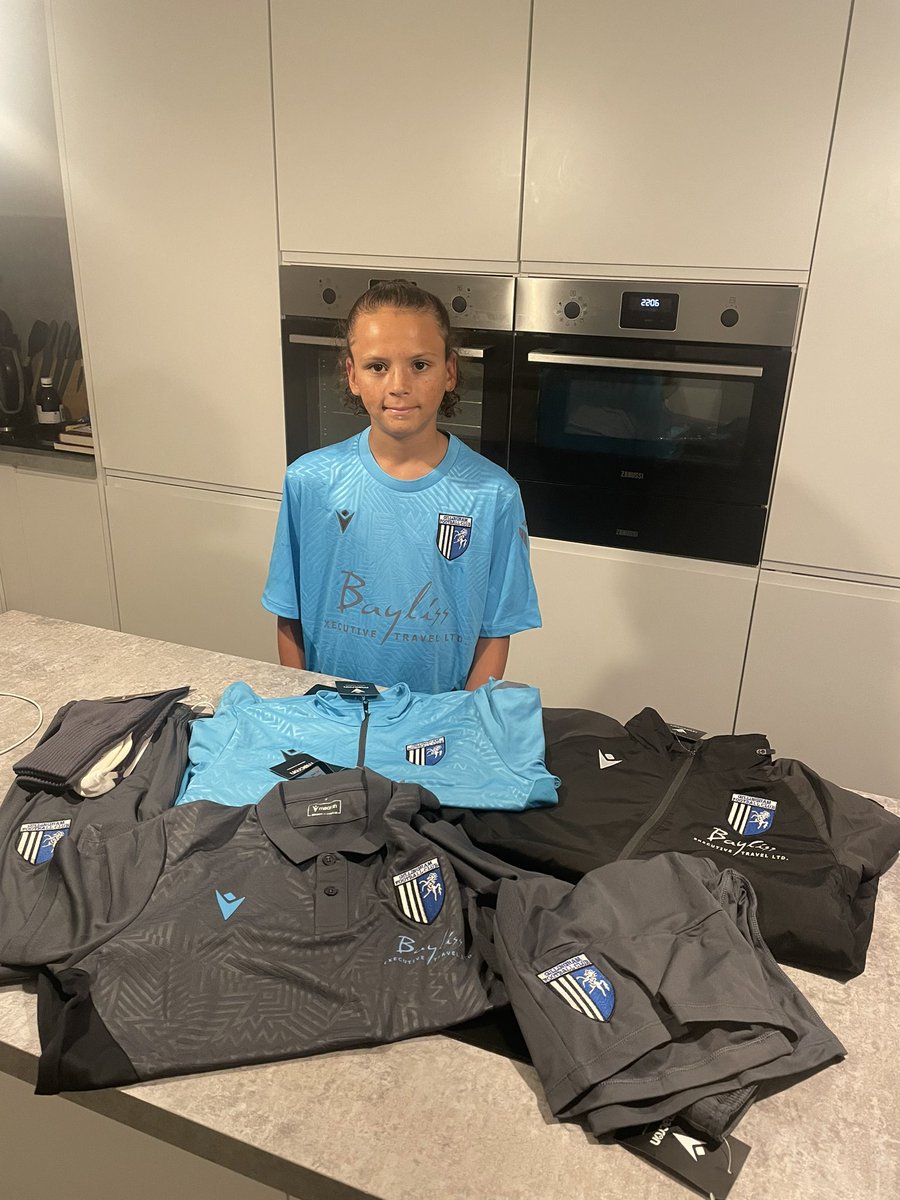 Rhys_Stone14's tweet photo. Ready for the new season 🥶⚽️ @TheGillsFC #U13s https://t.co/WuQLcY2K8J