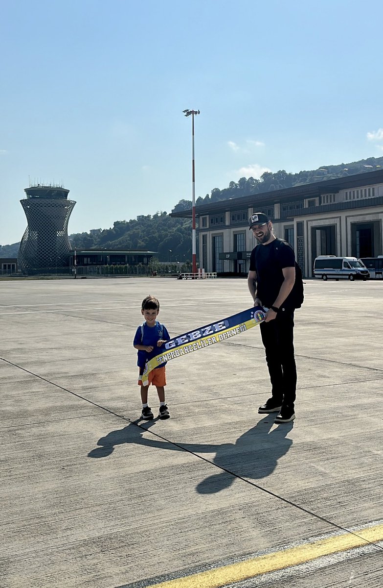 Arda Güler de olsan, Ferdi Kadıoğlu da olsan, oğlum Batuhan Zengin de olsan Fenerbahçe’den giden gitmiştir, gittiği gün bitmiştir. 
Rize’de Fenerbahçe’mizi bekliyoruz✌️
