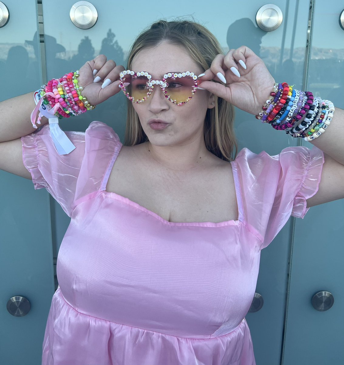 End_Game_Swift's tweet image. was in my lover era for night 2 of Santa Clara, not knowing she’d sing AOTGYLB that night 🥹🫶🏻 #5YearsOfLover @taylornation13