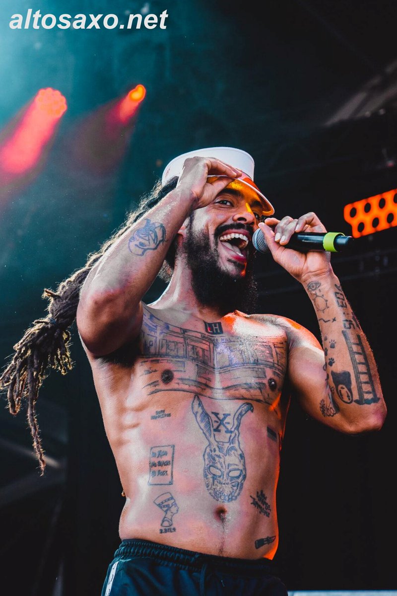 AltosaxoMusic's tweet image. Bobby Vylan of Bob Vylan performs live at Lowlands Festival 2024 in Biddinghuizen, Netherlands on August 16, 2024. #BobVylan #LLFest #LL24 #LowlandsFestival 
ALTOSAXO Music Apparel 
altosaxo.net