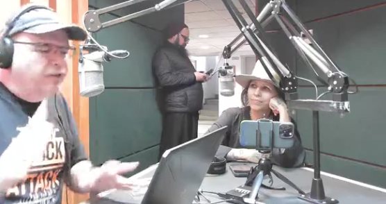 alita_dima's tweet image. No ha cambiado mucho Linda Perry 😎
Oyéndola en #TrackAttack