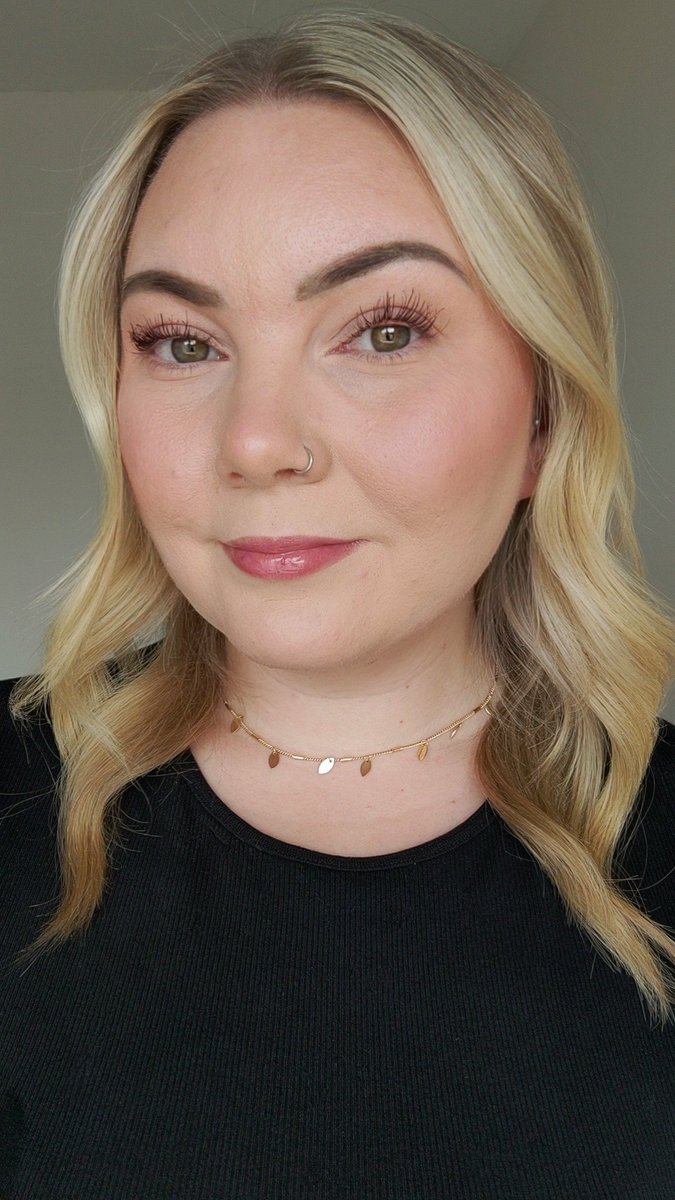 emilylbacon's tweet image. Let's try on the @cliniqueuk Pop Lip &amp;amp; Cheek Oil in the shade "Black Honey" 🖤🍯 #makeup #lipswatches #makeupcollection #lipoftheday #lipgloss #lipoil #lipoils #skincare #blackhoney #CLINIQUE