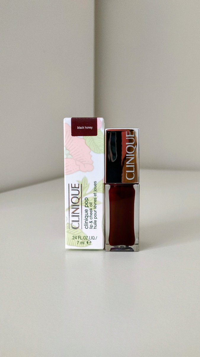 emilylbacon's tweet image. Let's try on the @cliniqueuk Pop Lip &amp;amp; Cheek Oil in the shade "Black Honey" 🖤🍯 #makeup #lipswatches #makeupcollection #lipoftheday #lipgloss #lipoil #lipoils #skincare #blackhoney #CLINIQUE