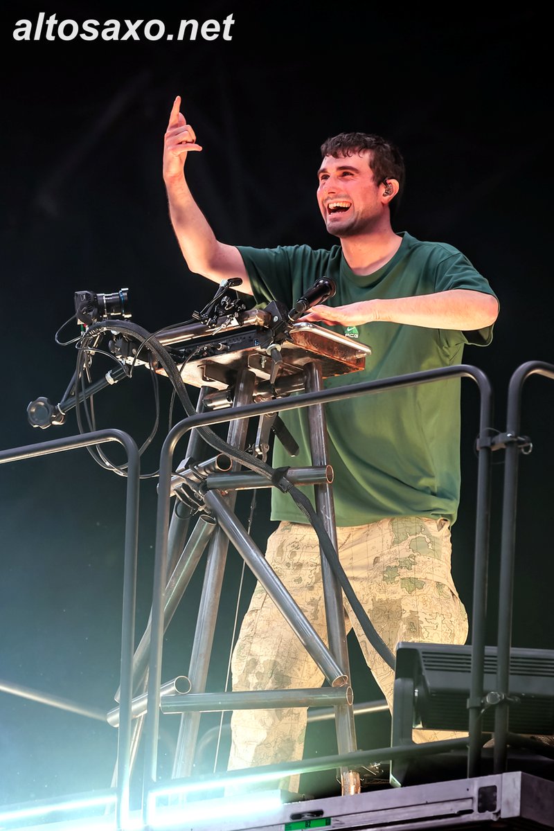 AltosaxoMusic's tweet image. Fred again.. performs live at Lowlands Festival 2024 in Biddinghuizen, Netherlands on August 17, 2024. #Fredagain #LLFest #LL24 #LowlandsFestival 
ALTOSAXO Music Apparel 
altosaxo.net