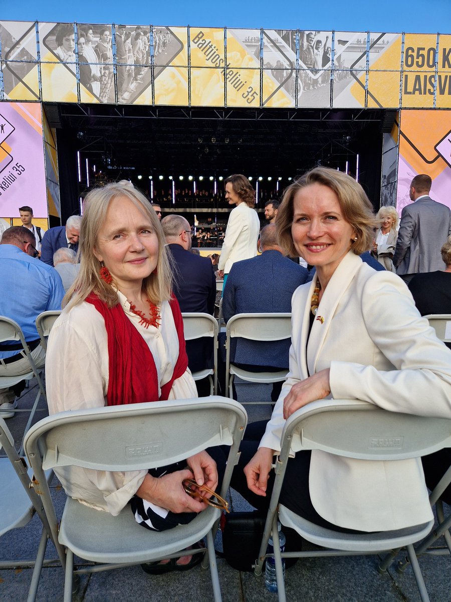 silkalna's tweet photo. Beautiful #650kmLaisvės concert to mark 🇱🇻🇱🇹🇪🇪 #BalticWay35 and support 🇺🇦. So proud of @ChoirLatvija and conductor Mārtiņš Ozoliņš, @Tautumeitas, composer @RaimondsTiguls. Presidium of @AssemblyBaltic show the spirit keeping us united. https://t.co/GbdllCMR87