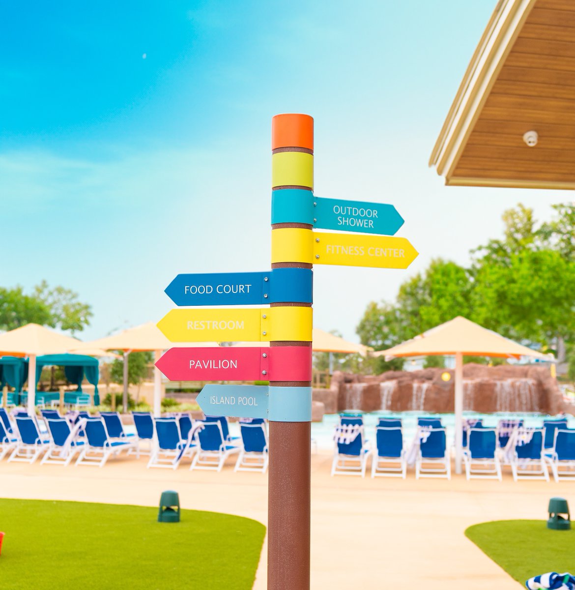 Come relax at Adventure Cove! Splash about in the cool waters of the Island Pool by crossing the land bridge over the tidal river. 

Learn more about our amenity centers! bit.ly/twitter-meri