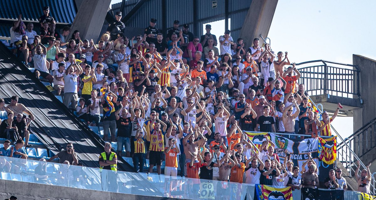 valenciacf's tweet image. Muchas gracias por vuestro apoyo a todos los valencianistas desplazados a Vigo.

El partido no se ha parecido en nada a lo que esperábamos. Desde ya trabajamos para dedicaros la victoria en el próximo encuentro. 

#ADNVCF