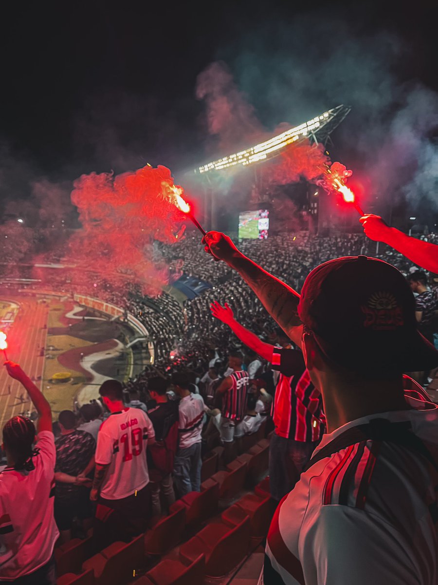 gaoliveira__'s tweet photo. La Bendita Copa Libertadores 🚬 https://t.co/mNZ1YNT2HL