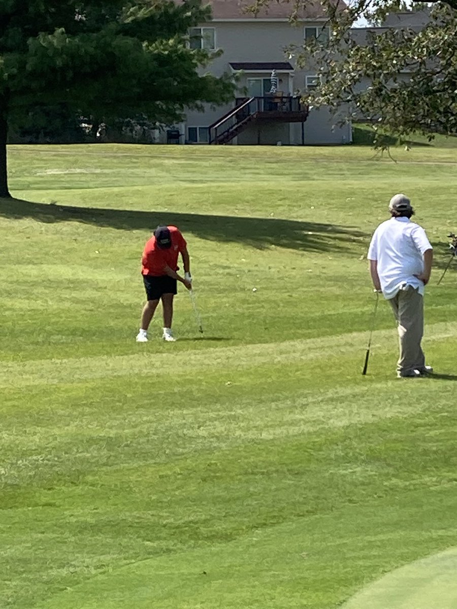 GolfTfs's tweet photo. Red Wolves battling at the Crete-Monee Invite.  @TFSo_Athletics https://t.co/jvoawUW6TX