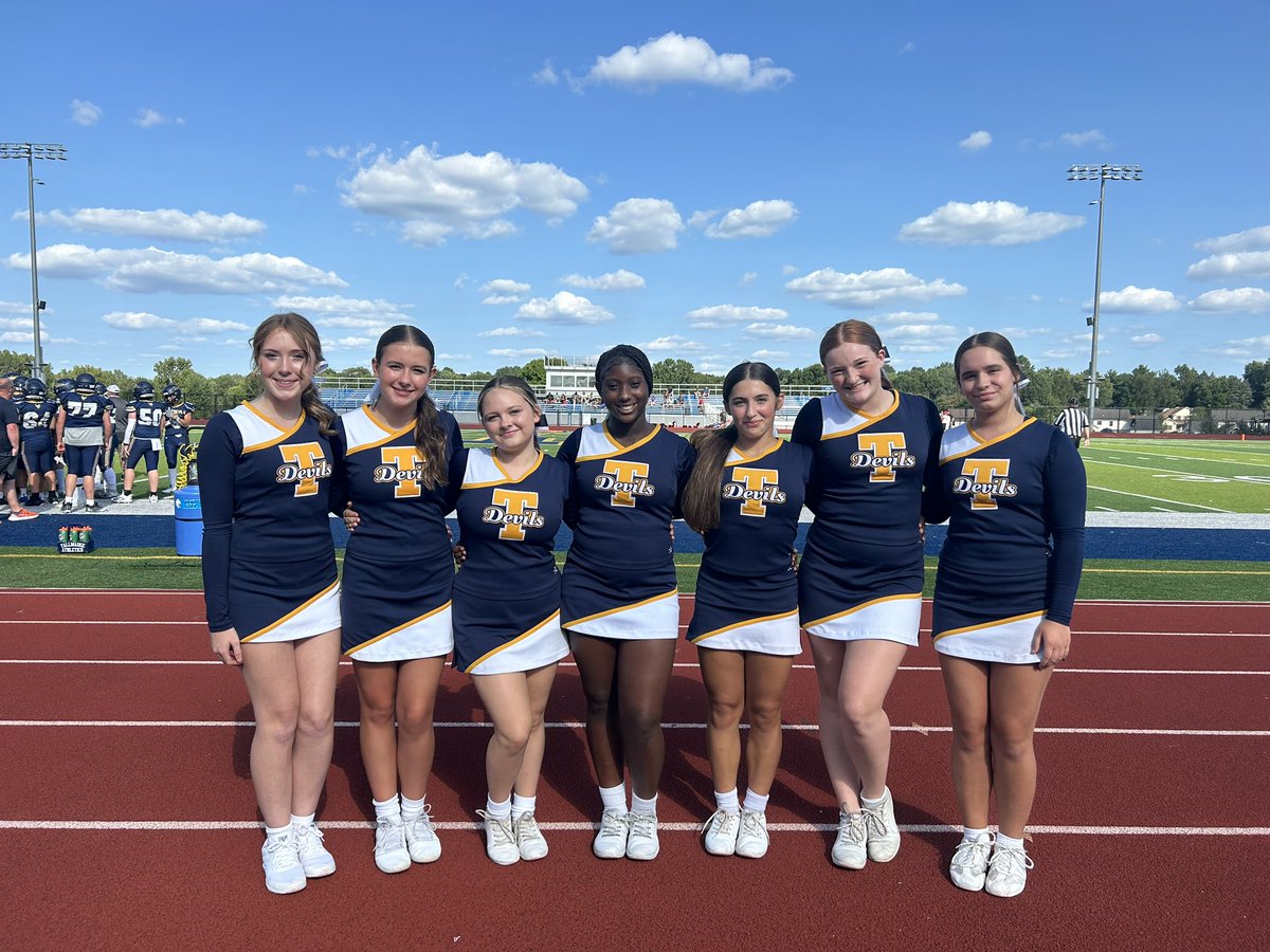 ths_cheer_'s tweet photo. Our freshman brought the T-Town spirit tonight, kicking off football season👏🏻

Shoutout to our JV and Varsity girls for coming out to support them!

@Tallmadge_AD #freshman #week1 #rolldevs https://t.co/YSY7Cj7mn9