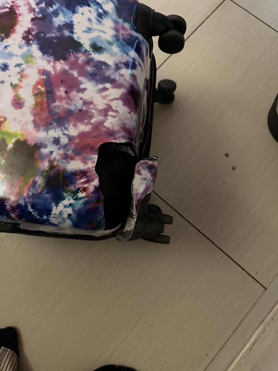 MissC_Lette's tweet photo. @JSCollection the wheel cracked off of my brand new suitcase on day 1 of my 2 week European vacation 😫🤬 https://t.co/wbETzpPsel