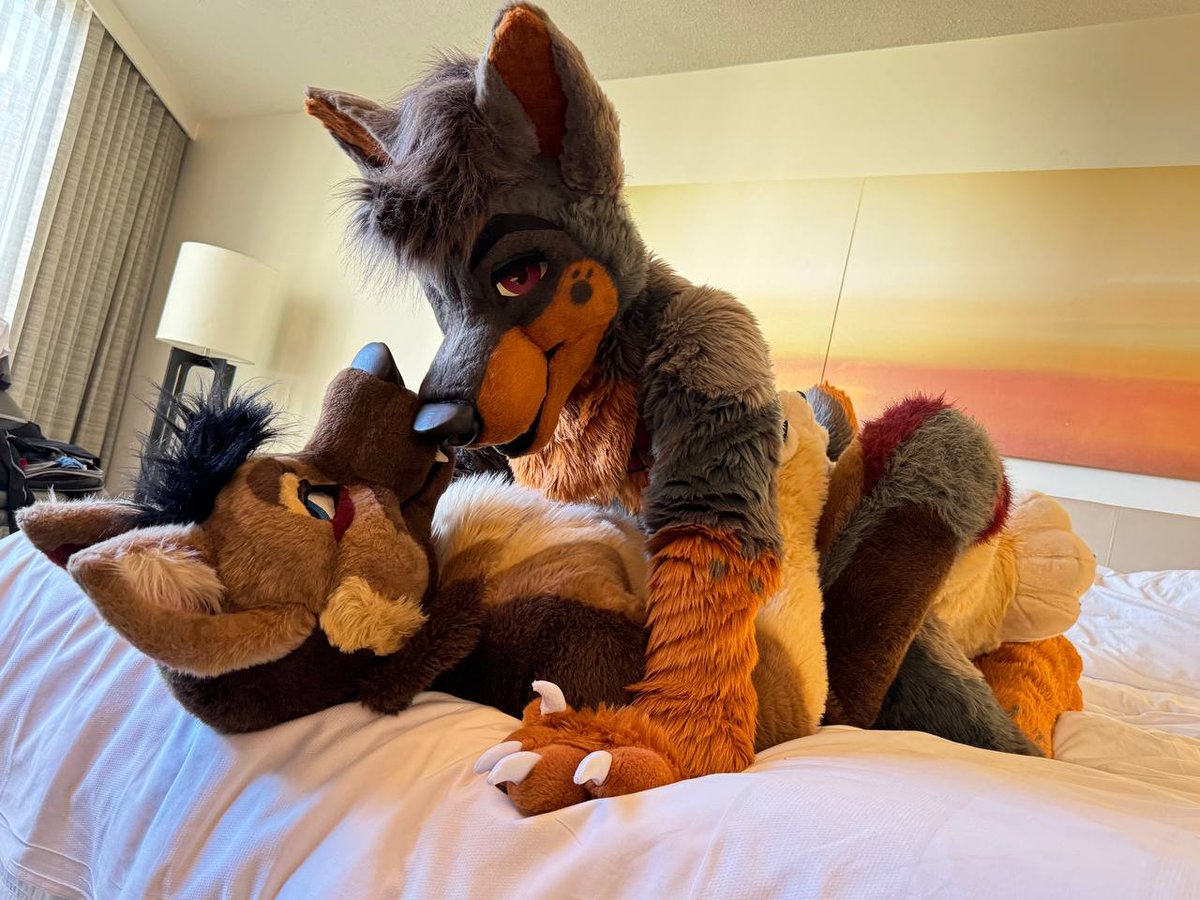 Spicy dog behavior for #FursuitFriday ❤️

🐶 <a href="/denzoshep/">Big Shep</a>
📸 <a href="/WhatTheHush/">𝙝𝙪𝙨𝙝</a>