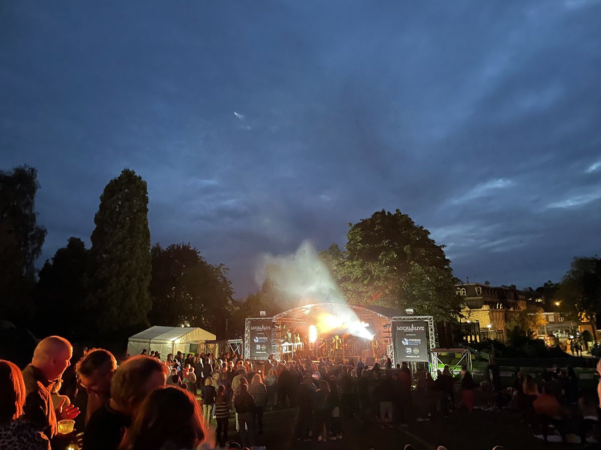 BriteEyedViolet's tweet photo. Night has descended on @Local_and_Live #TunbridgeWells #LocalAndLive https://t.co/FDN6xs4sYi