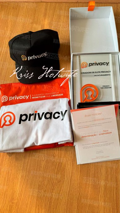 Acabei de receber esse Kit de TOP CREATOR da @sejaprivacy , muito obrigada a todos voc&ecirc;s que apoiam o<a class="tags" target="_blank" title="On Twitter" href="/?out=eyJ0eXAiOiJKV1QiLCJhbGciOiJIUzUxMiJ9.eyJpYXQiOjE3MjQ3NDQwMDcsImlzcyI6InR3cG9ybnN0YXJzLmNvbSIsIm5iZiI6MTcyNDc0NDAwNywiZXhwIjoxNzU2MjgwMDA3LCJyZWRpcmVjdF91cmwiOiJodHRwczovL3R3aXR0ZXIuY29tL3NlamFwcml2YWN5In0.bhLS7JGP4hY0zue1PBmI4xYjeXgEr-1OuhvnAjpWPxCuwedqQm0CFzbjwzA6Q7DYOlVHvDjNMatYr0QxZzlaIw">@sejaprivacy</a>