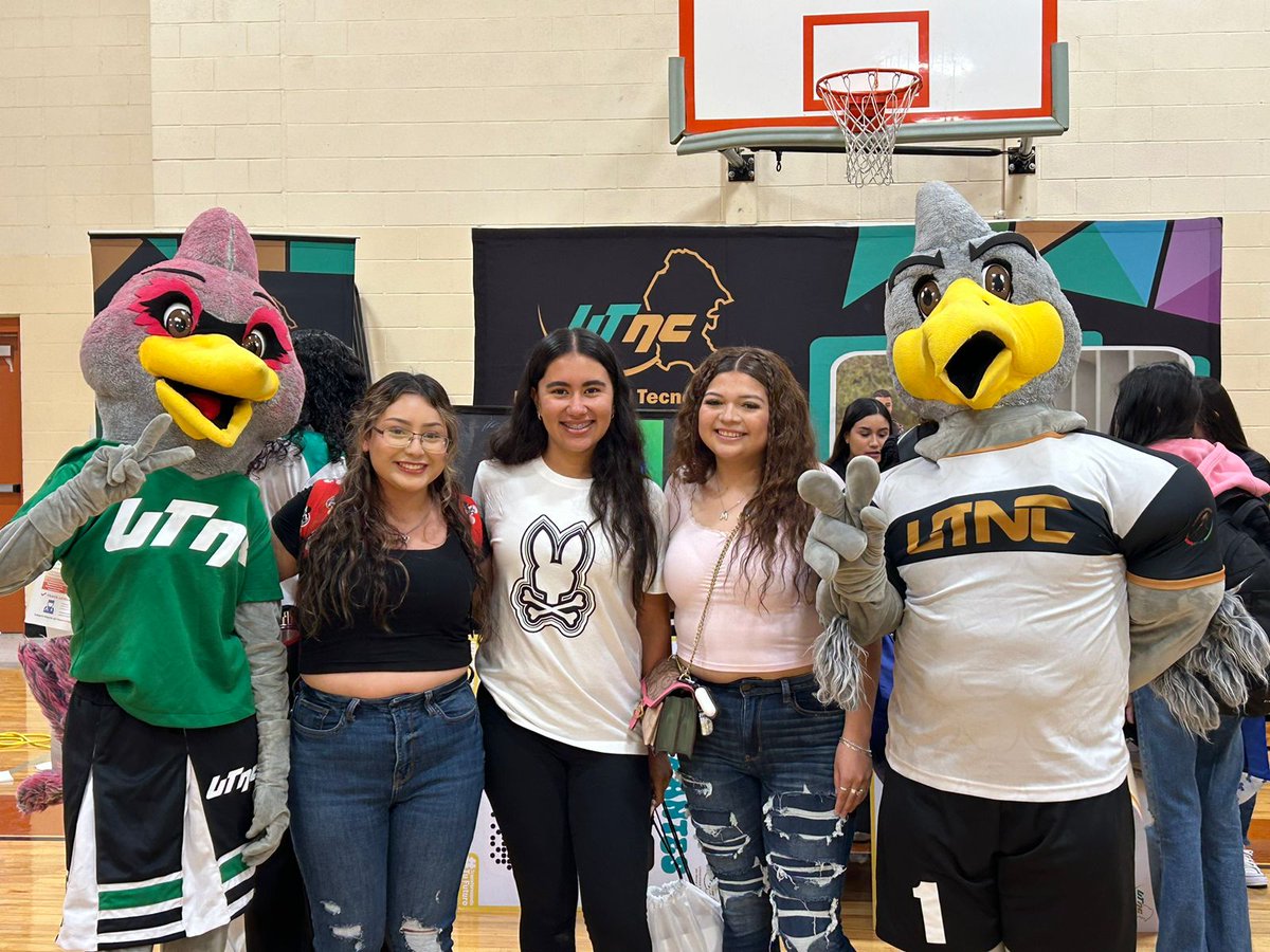 UTnortecoahuila's tweet photo. Seguimos con la promoción de nuestra oferta educativa y en esta ocasión visitamos la escuela Eagle Pass High School para compartir con sus estudiantes toda la información sobre los programas de estudio, clubes culturales y deportivos y demás beneficios que ofrece la UTNC. https://t.co/qs35lDmEZL