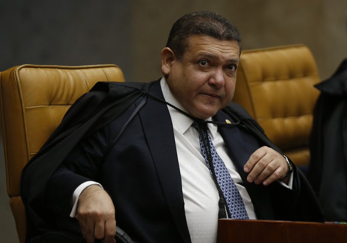 BrasilPost13's tweet photo. Bolsonaro é contra os aposentados MAS ele tem 3 aposentadorias.
Não VOTE em aliado desse vagabundo para PREFEITOS e VEREADORES aposentados Brasileiros.
👇
Nunes Marques, indicado ao STF por Bolsonaro vota para manter decisão do STF que anulou a revisão da vida toda do INSS ... 👇 https://t.co/HbiD8XbHT1