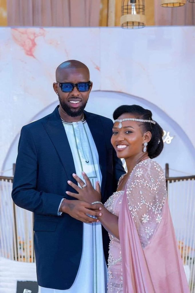LucaVaran's tweet photo. Le chanteur Eddy Kenzo se  marie à une ministre et il est nommé par la suite  conseiIIer du Président. 

Que Dieu nous bénisse de la sorte. 🤲🏽 https://t.co/M8LcpuMNMG