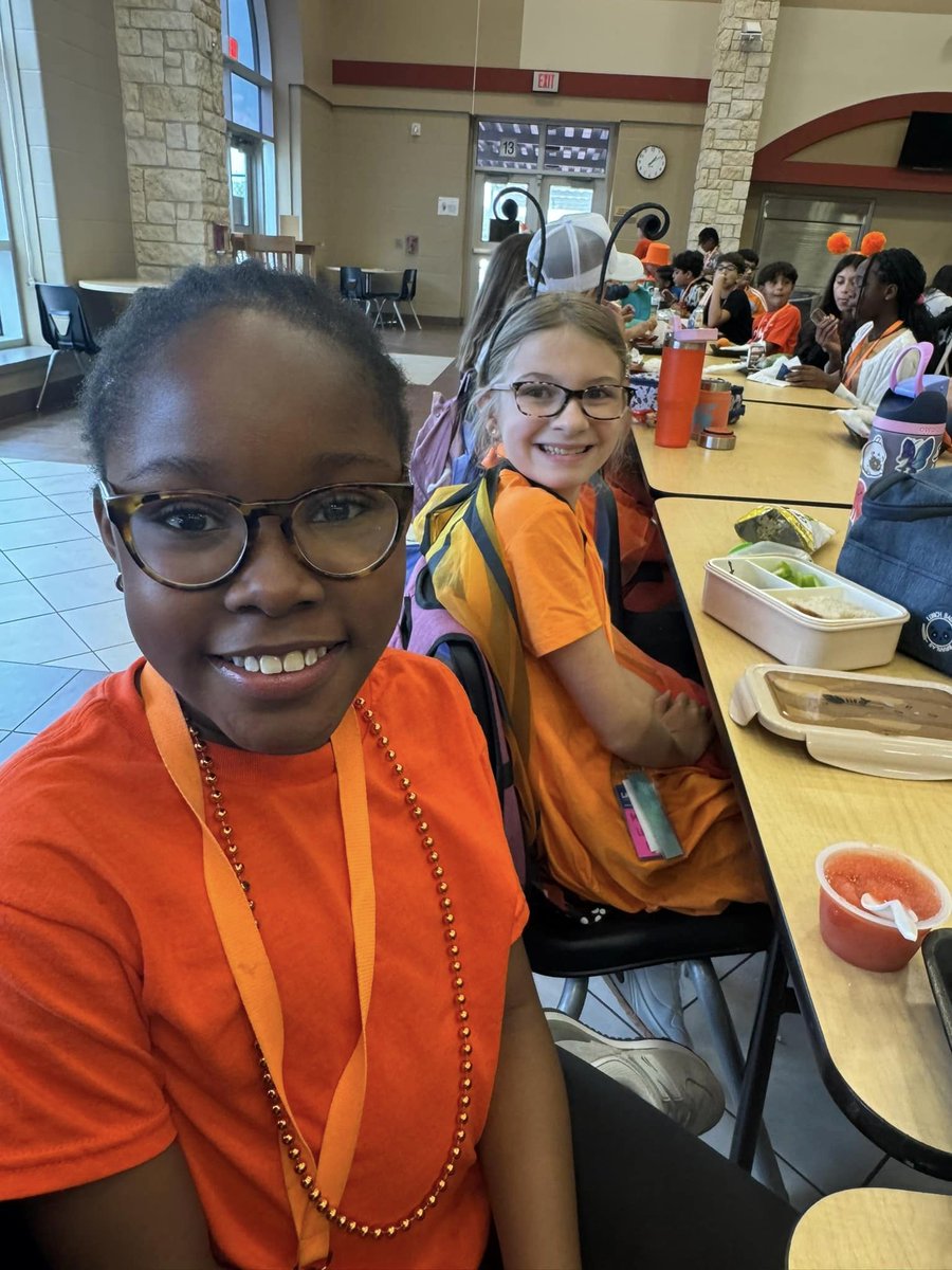 RyonMiddle's tweet photo. Lunches are so colorful on color-out days. #prmsrocks https://t.co/dti1KhpHOr
