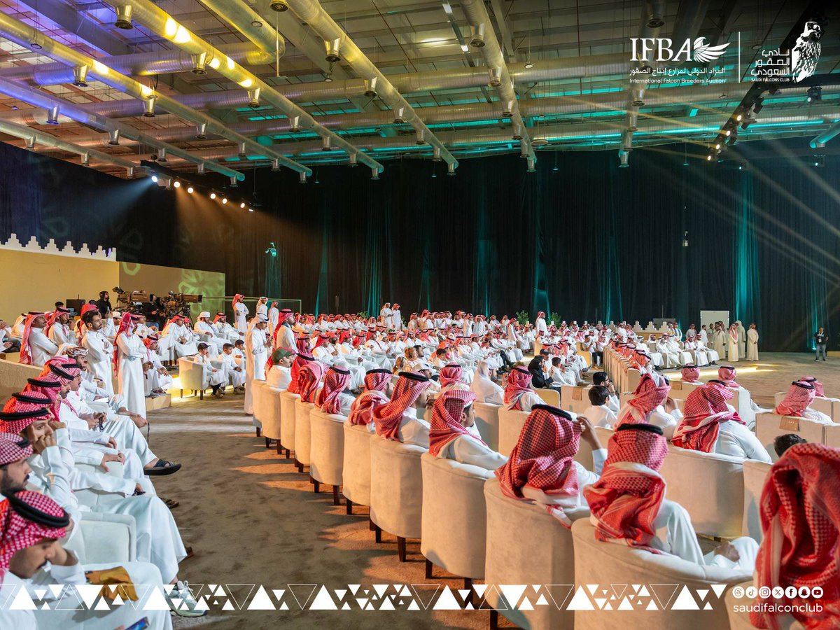 NCFSaudi's tweet photo. تفاعل وحماس الحضور في مسك الختام لمنصة #المزاد_الدولي_لمزارع_إنتاج_الصقور  2024

#نادي_الصقور_السعودي 𓅃 https://t.co/R0gdVJx3ut