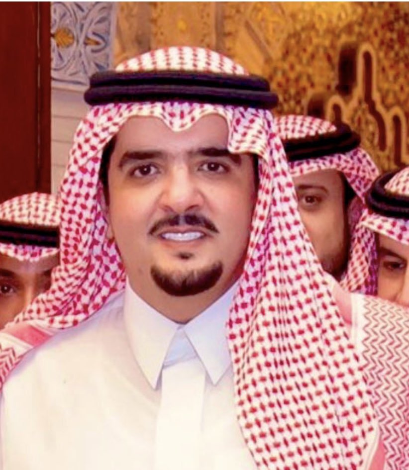 إهداء إلى سمو سيدي/ #عبدالعزيز_بن_فهد حفظه الله <a href="/afaaa73/">عبدالعزيز بن فهد</a>
مات حاتم والكرم لآزال حياً في وطنا حاملةعبدالعزيزاللي عسى تبطي سنينه
فاتحاً بابه لكل  اللي  يجي منا  ومنا
مايجية احدً عليه ديون ويعود بدينه
مدته مدت كريماً لآ يشح ولا يمنا 
ماتشوف ايسار ابوتركي عطاياه بيمينه

الشاعر 
MBH