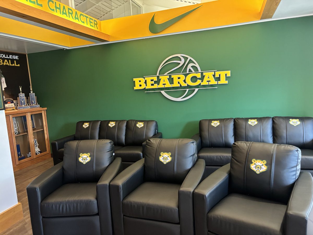 Look forward to our players filling up this room. Good to see the new kids on campus.