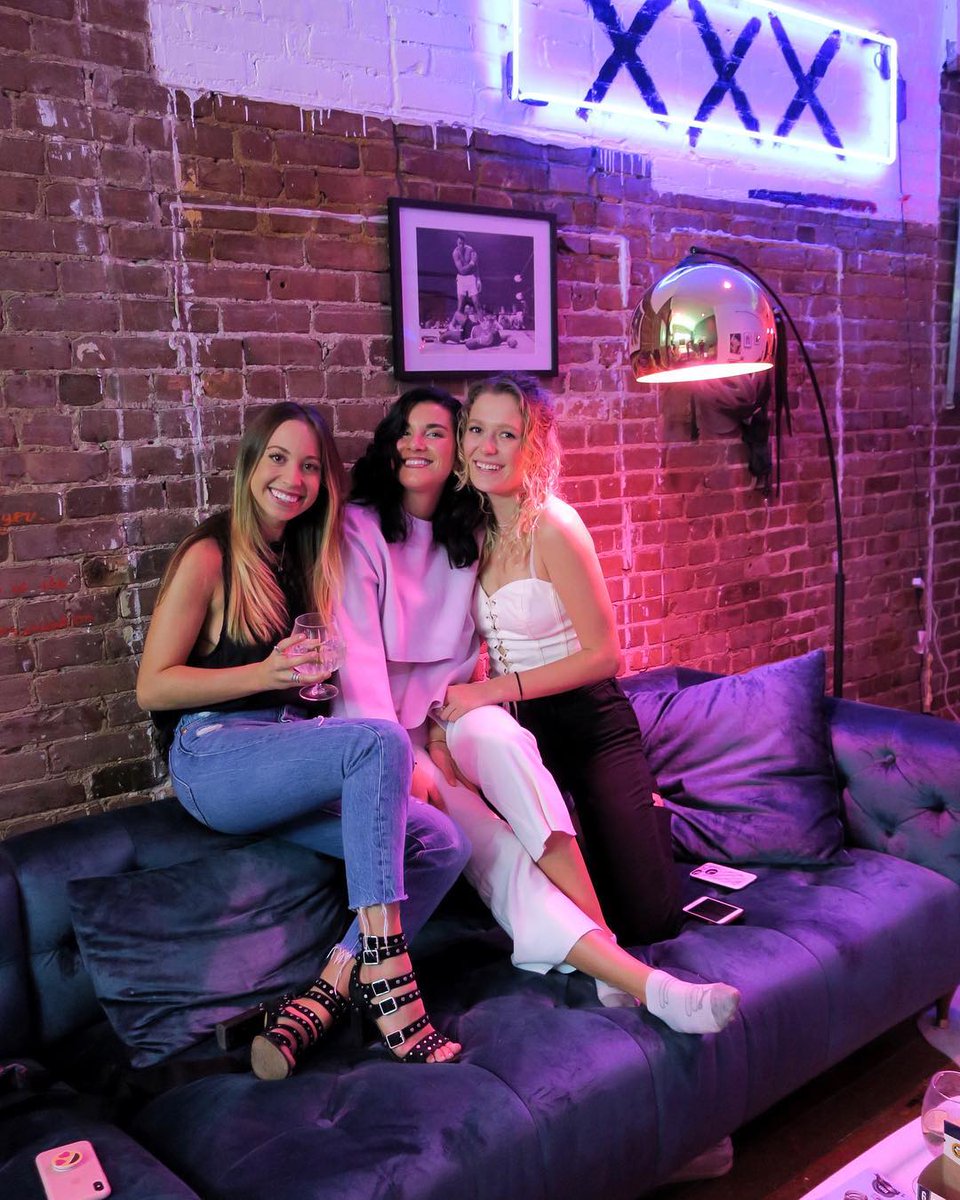 alyssa_luly's tweet photo. Happy moments!!!!#PartyTime #FriendsGetTogether https://t.co/Z7mbJahjVu