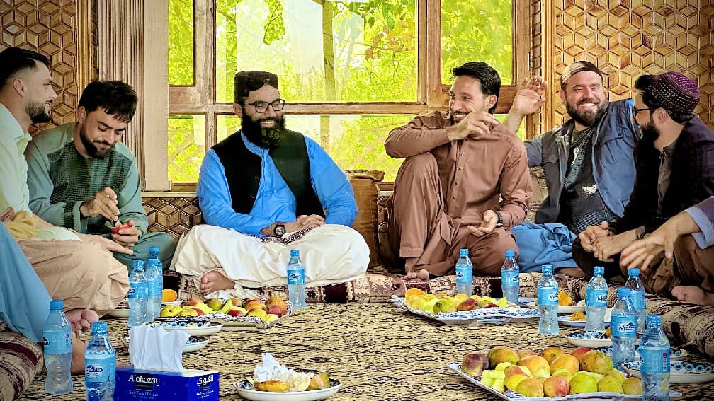 HasibaAtakpal's tweet photo. راشد خانه! یو بل اتلولي هم وکړه... 
تاسو سره د ملت او د ولس مینه جوته ده. 
دا چې زمونږ په ټول تاریخ کې تاسو مونږ ته څومره خوشحالي راکړی دا هم جوته ده. 
مونږ ستاسو د هر بال او هر ویکټ منندوي یو. 
د هرې منډې منندوي مو یو. 
له مخالفانو سره ناسته به هم کومه ستونزه وه نه لري. 
مونږ تر څو خبرې وه نه کړو حل لاره پیدا کولی نه شو. 
مونږ تر څو چې له یو بل سره دښمني وکړو وطن به همداسې وي. 
خو آیا مقابل لوری ��م تاسو ته همداسې فکر کوي؟
آیا غواړي دښمني ته د پاي ټکی کیږدي؟
په داسې حال چې ستاسو خور، مور او آن ستاسو راتلونکې مېرمن له خندا او آن له خبرو کولو منع کوي تاسو څنګه کولی شئ له هغوي سره مسکا وکړئ؟
راشد خانه، ننګیالیه او توریالیه
راشه له خپل خویندو ننګه وکړه
د مسکا پر ځاي ورته ووایه چې کله به ښونځي پرانیزئ؟
ورته ووایه کله به خپلو خویندو ته هغه څه وغواړئ چې ځان ته یې هم غواړئ؟
جګړه مه کوه، پوښتنه وکړه! مونږ د څو شېبو لپاره خوشحاله کړه. 
ثابت کړه چې خپل شخصي ګټې او مصونیت لپاره د خپلو خویندو له حق نه تېرېږې. 
@rashidkhan_19