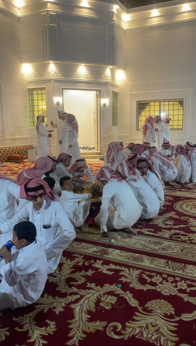 alkamikh1's tweet photo. اللهم لك الحمد والشكر 
على سلامه فراج بن #منير بن #بقشان #الصمله  من الحادث المروري واقامو الليله ابناءه الكرام مادبة عشاء في محافظة رماح 
ويشكر سعادة العميد المتفاعد منير بن سعود بن بقشان من قام بتهنية بسلامة من اتصال ومن حضور وشكرا للجميع
@mnbr_subia3 
@subae3 https://t.co/I7wyxhH5ak