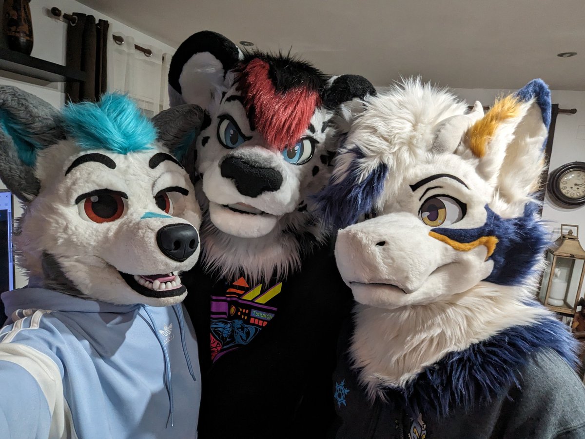 Just me and two very handsome fluffs :3

<a href="/CypherSnep/">Cypher 🔜 Awoostria, EF, RFR, GH, SloFluf</a> 
<a href="/starkthedragon/">Stark</a> 

📍somewhere in Spain :P

#fursuitfriday