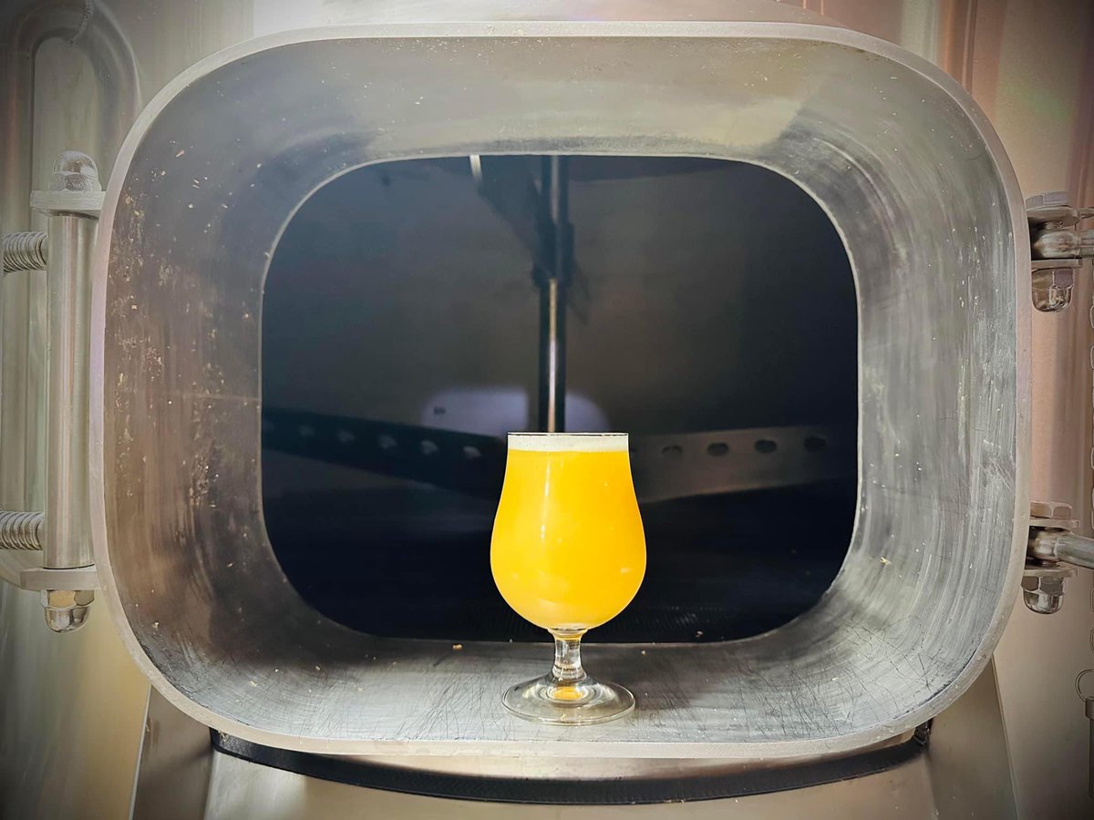 It’s baaaaack! One of our favorite DIPA’s is on tap! Mirror Panel, our NEIPA with a tropical fruit aroma, tropical/citrus flavor, and a slight melon finish, will delight The palate! ABV 8.1%
