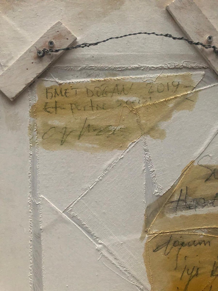 Estetik ve sanat felsefecisi olarak bir sanatçıdan hediye olmak ne hoş bir değer.. 

Değerli sanatçı <a href="/benbirbedenim/">İsmet Doğan</a>’den doğum günümde kendi incelikli çalışması olan çok nazik bir hediye aldım.  

Kendisine hem emeği hem nezaketi hem de hediyesi için çok teşekkür ederim.. ✨✨