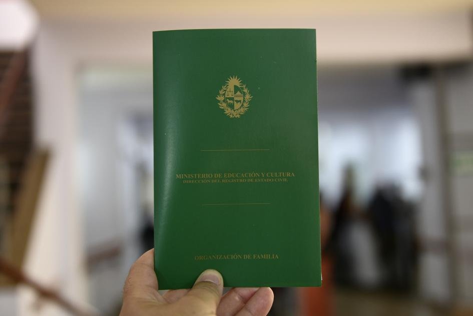 Esta semana se celebró el casamiento de un paciente internado con una enfermedad terminal en la sala 104 del Hospital Pasteur.

En este hilo te contamos de qué se trata y qué papel tuvo el equipo de médicos internistas y residentes.

🧵👇🏼