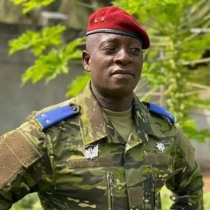 DiomandeMevaly's tweet photo. CHERIF  OUSMANE allias #PAPAGUEPARD est un officier de l'armée 🇨🇮 issue de la promotion 93/2A #FIRPAC ( Force d'intervention rapide para commando) , digne fils du Bafing #CHÉ est musulman donc croyant.
Il sait que tout âmes goûtera à la mort.
Force à toi mon général.❤️❤️ https://t.co/AMTvzLyC4b