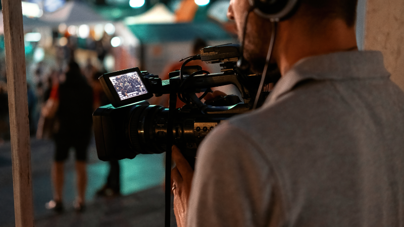 The benefits of hiring a professional video production company: bit.ly/3YY9l0h #videoproduction #yeg #yyc #yegbiz #yycbiz