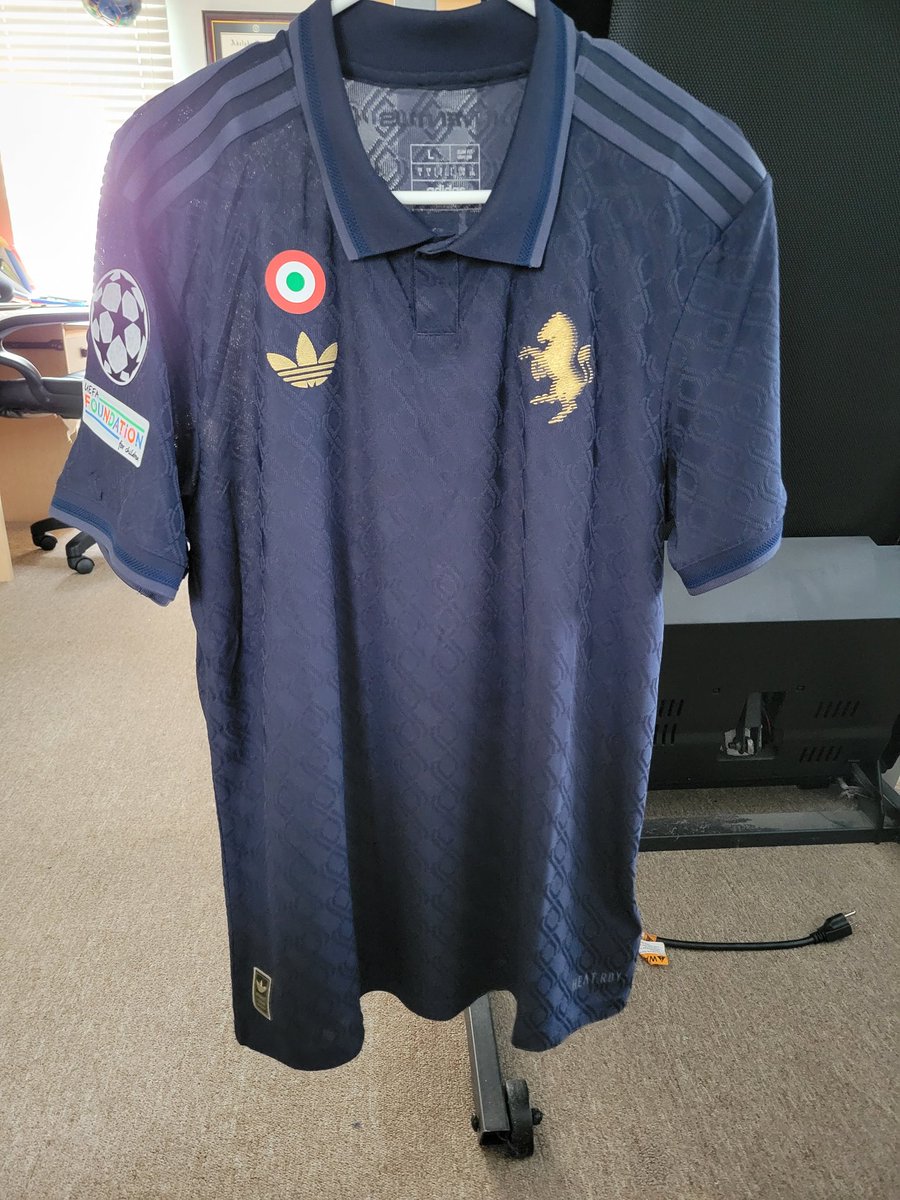 Yildiz_Stan02's tweet photo. Just came in! Future classic😍💎 https://t.co/ekNFHxu0ak