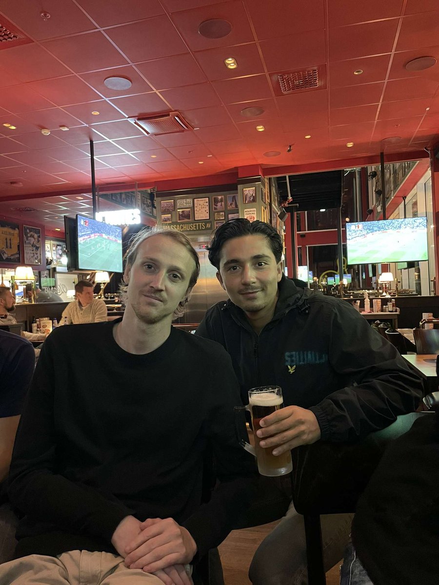 Äntligen!

En gedigen insats gav tre blytunga poäng på ett blåsigt Romevi.

Målskyttarna ser ni på bilden!

#forzaruf 💛🖤