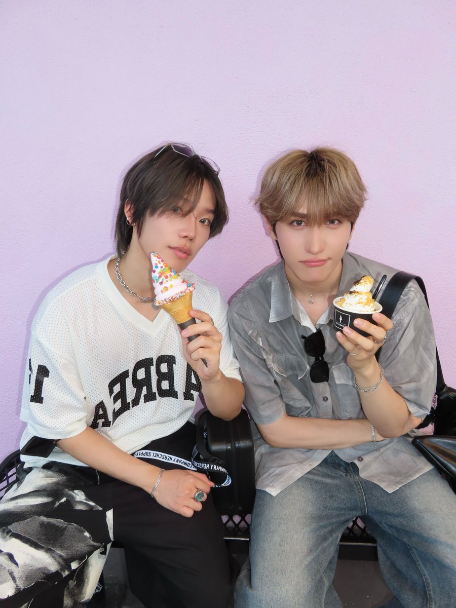 REWINDMEMBERS's tweet photo. What’s your favourite ice cream flavour?🍦

#REWIND #리와인드 #ELAYA #엘라야 #YOUNGJIN #영진 https://t.co/InMINdAnmo