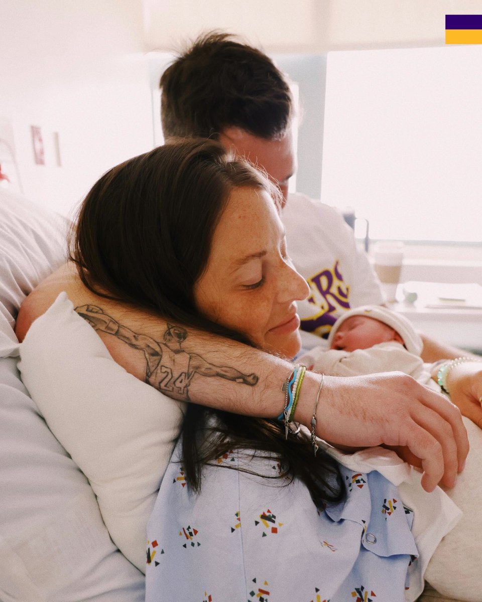 Lakers's tweet photo. When your dad has a Kobe tattoo, it's only right you share a birthday with the legend.

@UCLAHealth 🖤🐍 https://t.co/myvL4RLFHh