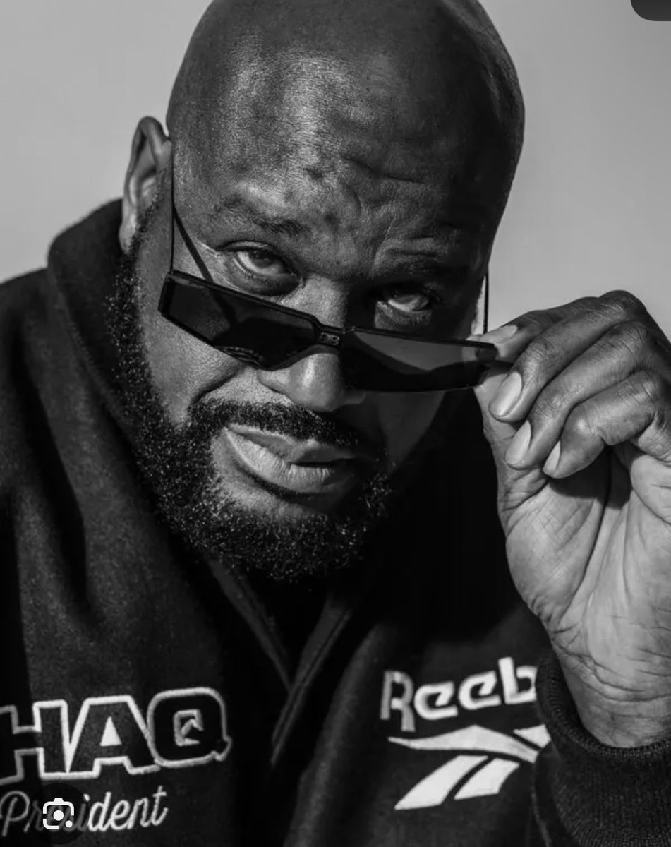 KaroMiPl's tweet photo. Kiedy Shaquille O’Neal staje się Twoim kumplem, Ty stajesz się ulubieńcem wszystkich! 😎 

To sie dzieje naprawde 28.08 rozwalimy system i zrobimy najbardziej epicki sportowy event z udzialem #Shaq 

27.08 let start the game! #reebok #reebokteam https://t.co/zKFi2vLiQ8